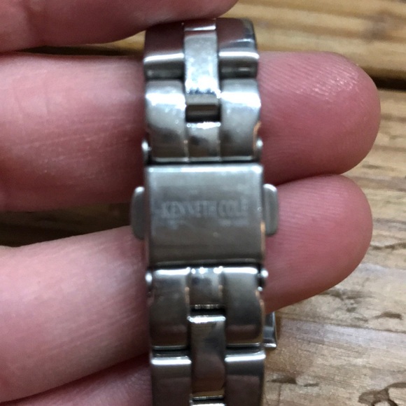 Kenneth Cole Retro Black With Stainless Steel Band - Picture 5 of 8